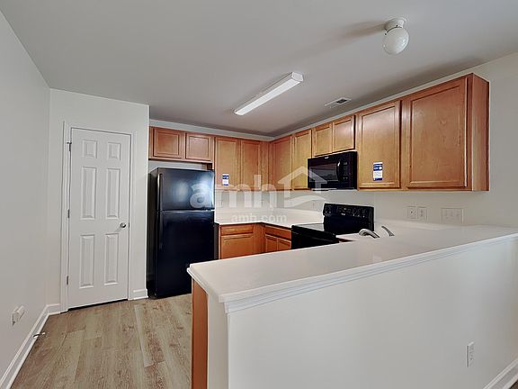 3rd image of 982 Ramsgate Dr SW
