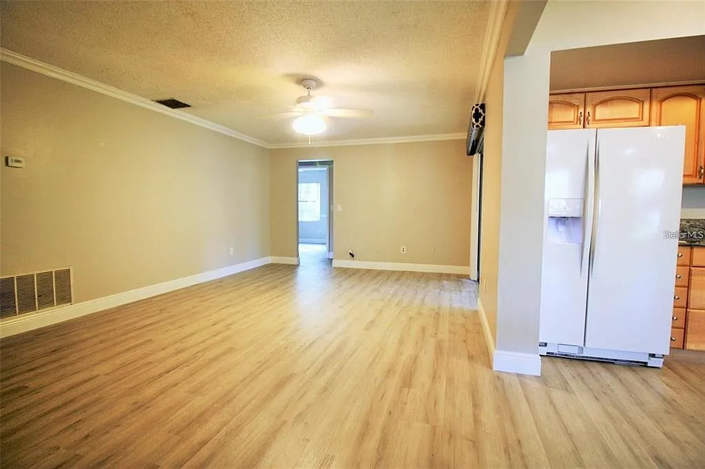3 bed, 2.0 bath, 1613 sqft, $2,575 — Photo 4