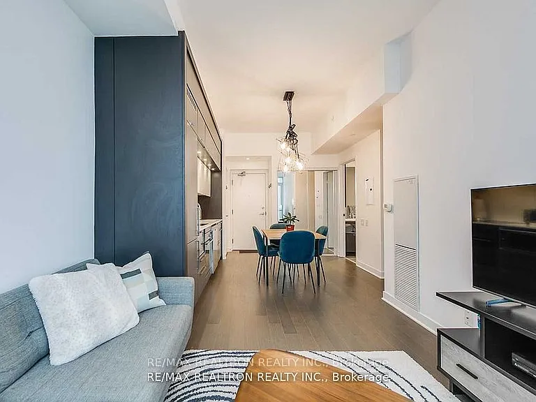 15 Grenville St #3702 — Photo 5
