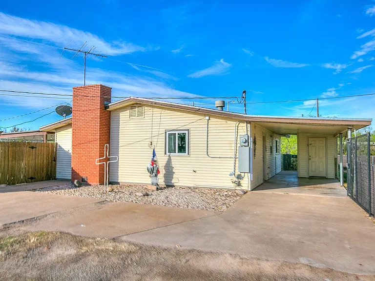 1510 Loop Dr — Photo 3