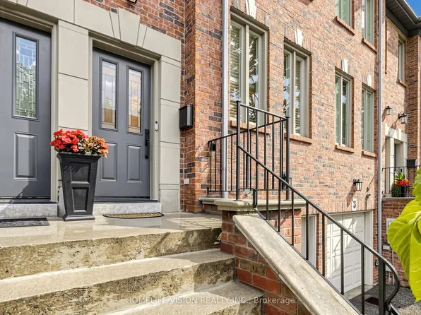 175 Grand Ave #Townhouse 2, Toronto, ON M8Y 3Y3