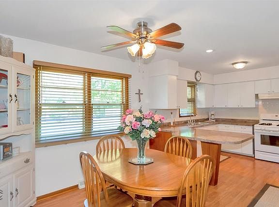 5th image of 810 Cassie Dr