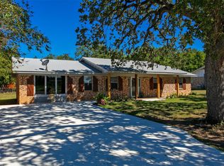 415 W Decherd St, Franklin, TX 77856