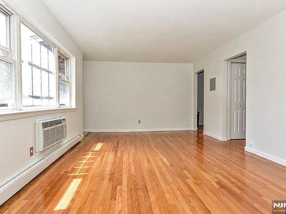 5th image of 12 Regency Park