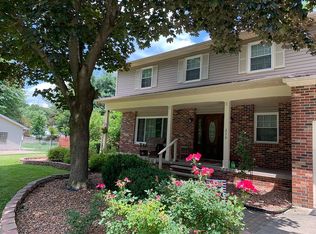 228 N Colonial Dr, Cortland, OH