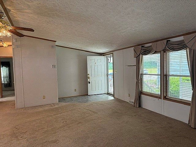 1st image of 587 Twin Lakes Dr