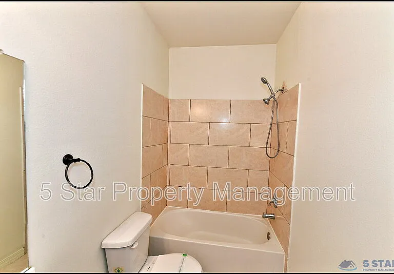 13136 Wellington Dr — Photo 31