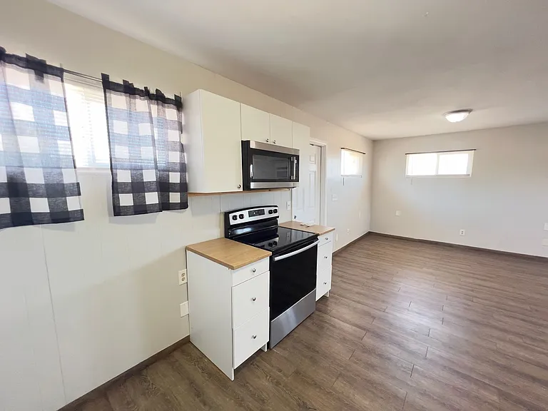 227 S Texas Ave #B — Photo 11