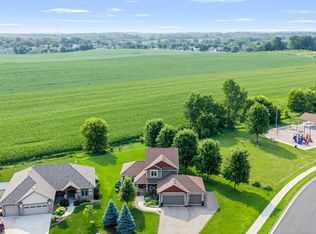 900 Heritage Trl NE, New Prague, MN 56071
