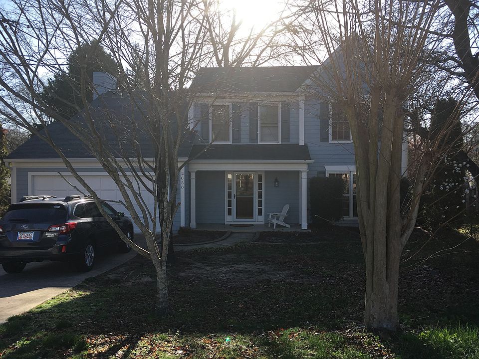 Family Home & HUGE backyard