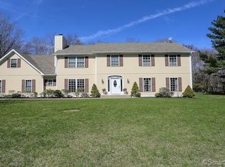 1 Lindencrest Dr, Danbury, CT 06811