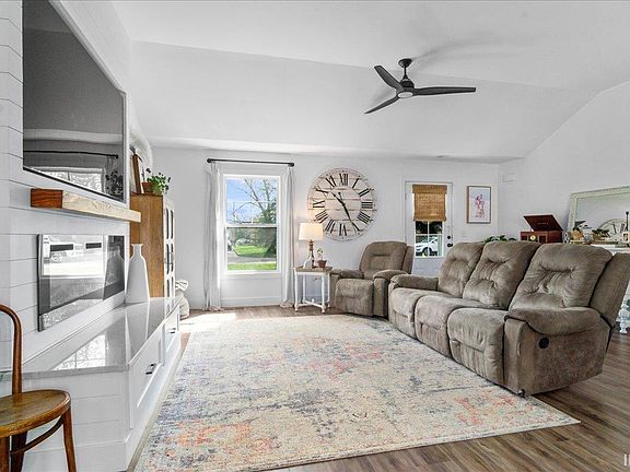 5th image of 801 Park Plaza Dr