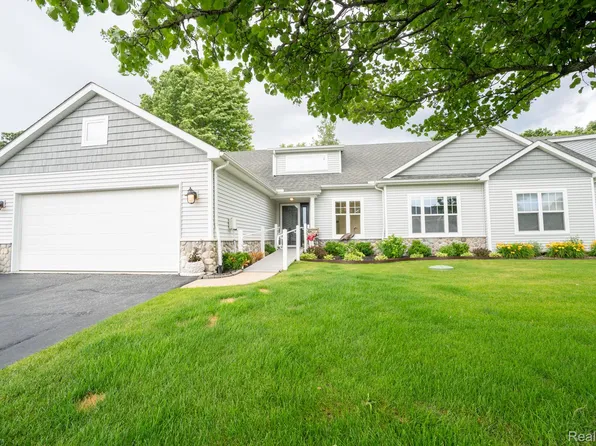 5653 Trail Side Ln #9, Whitmore Lake, MI 48189