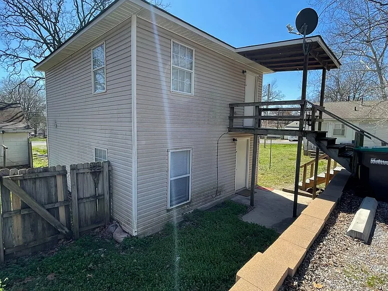 703 Goingsnake St — Photo 5