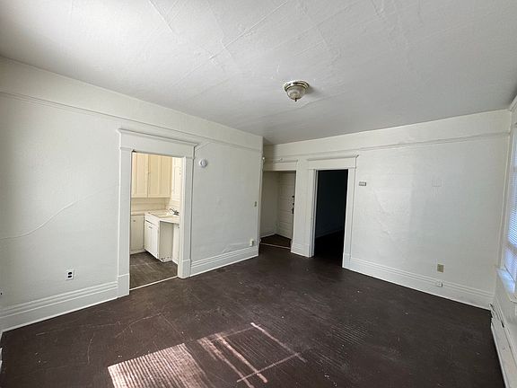3rd image of 1125 W 11th Ave #H