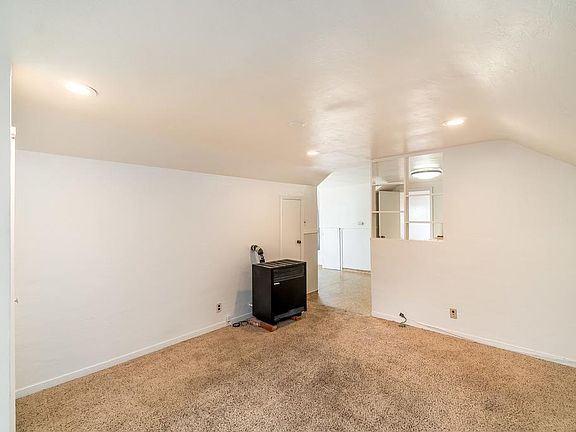 4th image of 424 W Joaquin Ave