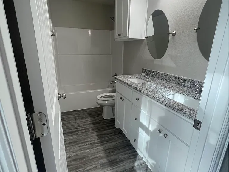 1309 W Texas St — Photo 11