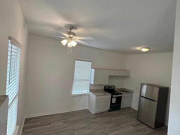 3rd image of 3921 Banks St APT B