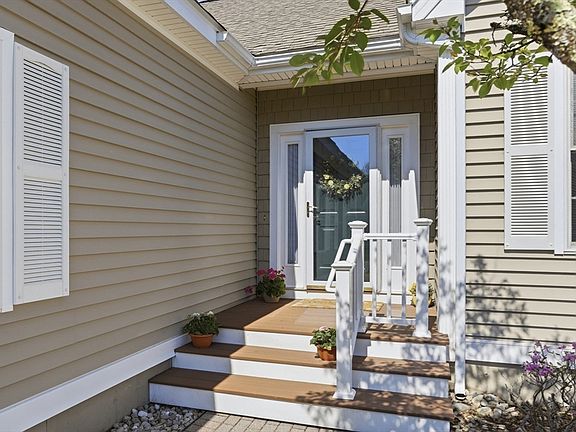 2nd image of 13 Stone Ridge Rd Unit 13