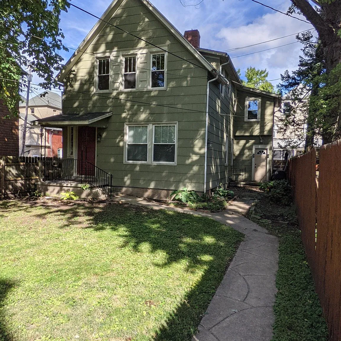 3 bed, 1900 sqft, $2,600 — Photo 1