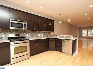 132 Reed St, Philadelphia, PA 19147