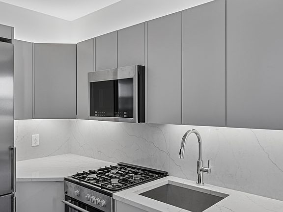 4th image of 20 Exchange Pl APT 3102