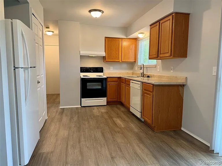 1746 Brookline St — Photo 8