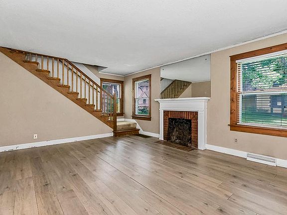 3rd image of 2411 Nebraska Ct