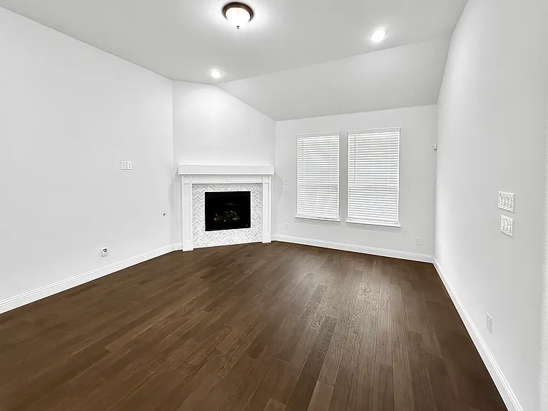 3900 Starlight Creek Dr — Photo 2