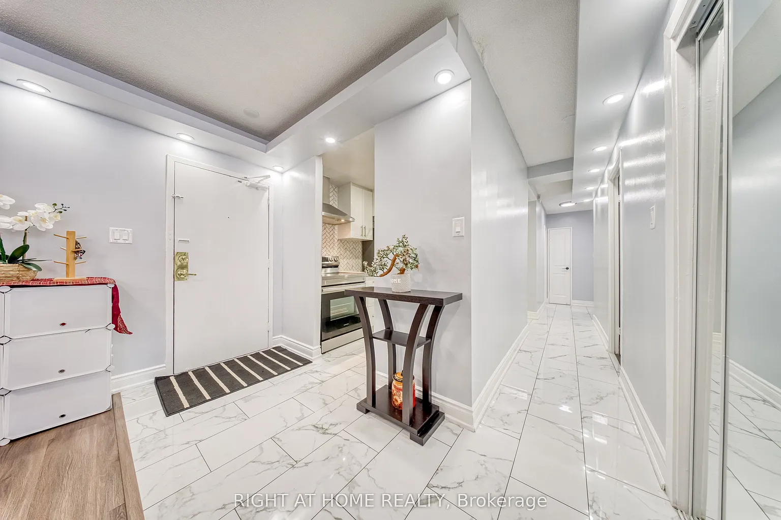 320 Dixon Rd #2014 photo 1