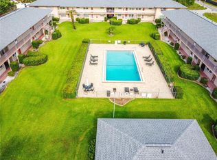 1100 E Caroline St APT 121, Tavares, FL 32778