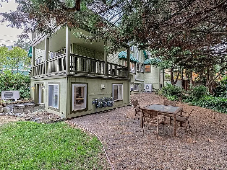 11 Beach Ave — Photo 2
