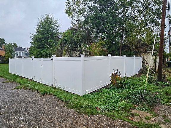 4th image of 1833 Highland Ave