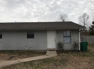 305 Robert Cir #B, Springdale, AR 72764