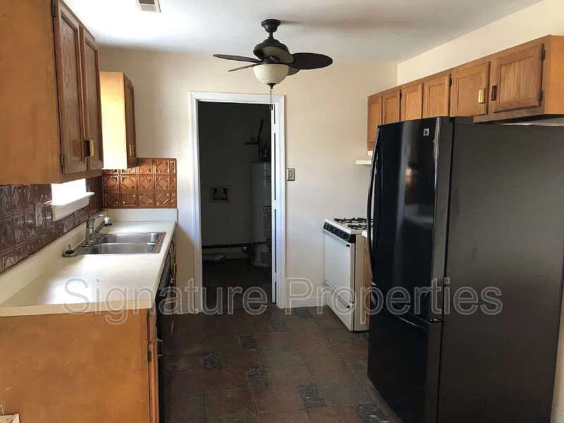 3 bed, 1.0 bath, 1128 sqft, $1,650 — Photo 1