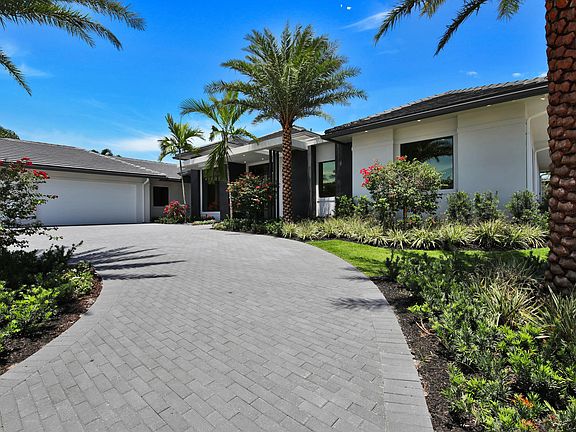 Home For Sale In Bocaire