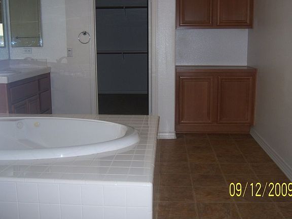 5th image of 15572 Syracuse Ln