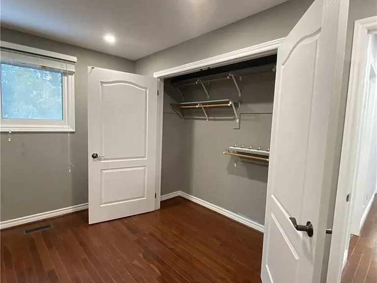 81 Eastman Cres #MAIN AND 2ND FLOORS — Photo 24