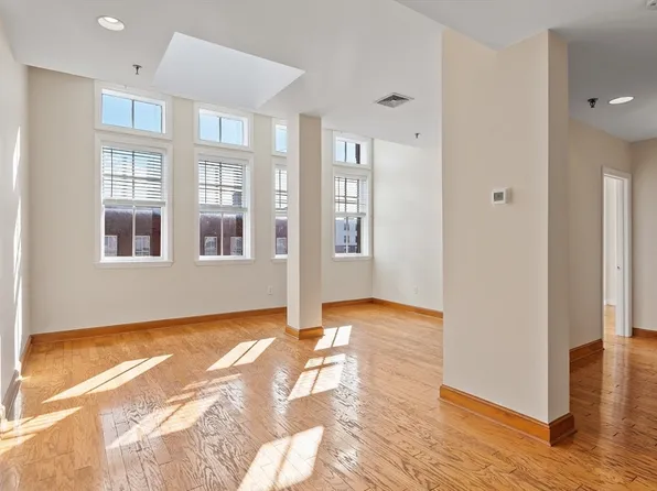 57 Washington St APT 4A, Haverhill, MA 01832