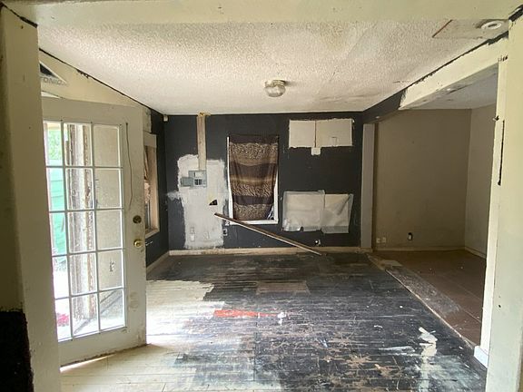 4th image of 3027 Navajo St