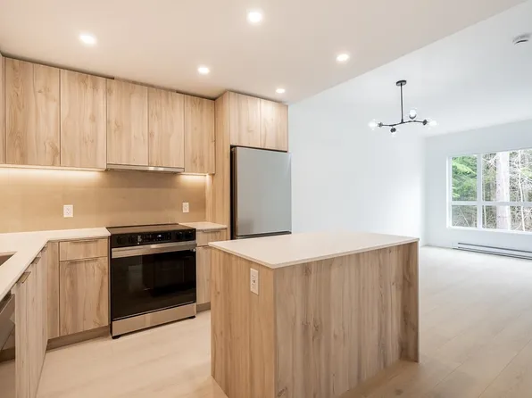 3596 Malsum Dr #412, Burrard Inlet 3, BC V7G 0B5
