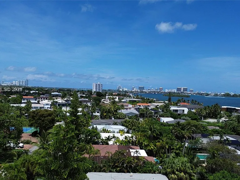11445 N Bayshore Dr — Photo 3