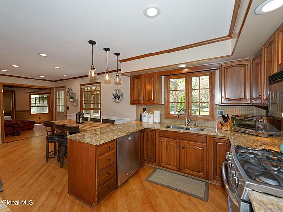 5th image of 34 Velina Dr