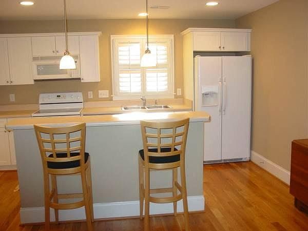 Kitchen with Island Bar seating