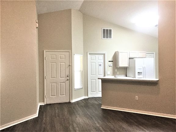 4th image of 2042 Black Hawk St