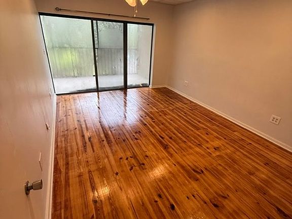 5th image of 2201 Boundary St APT 213
