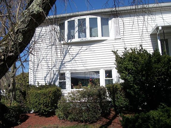 2nd image of 10 Willow Dr