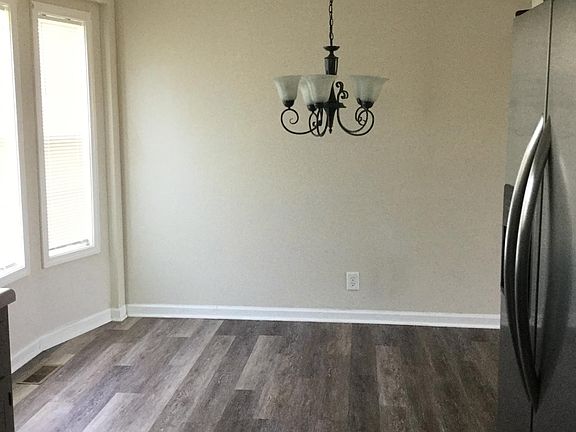 3rd image of 312 Pioneer Dr