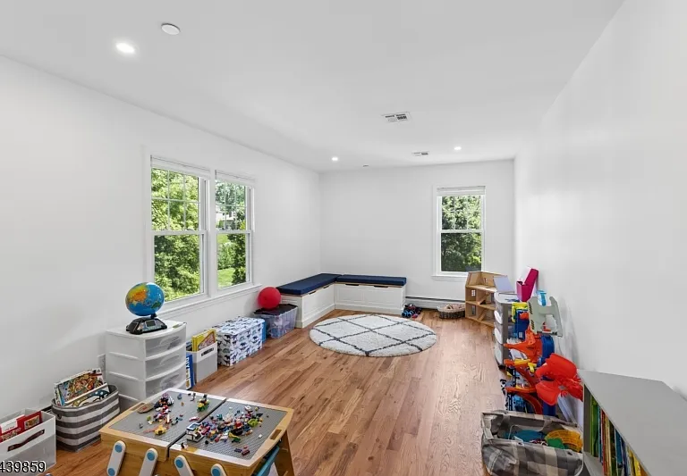 12 Forest Ave — Photo 25