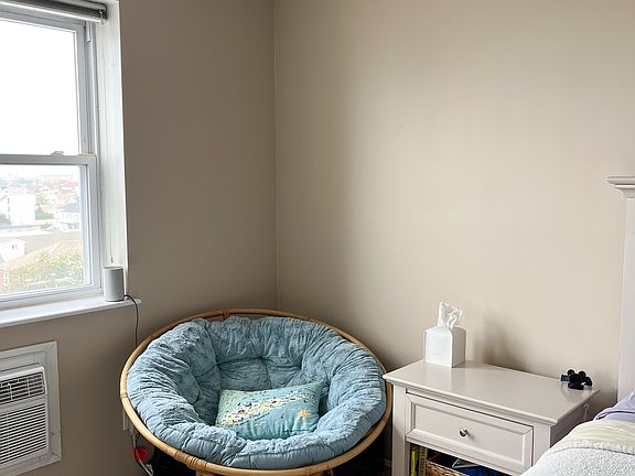 5th image of 55 Monroe Blvd APT 5P